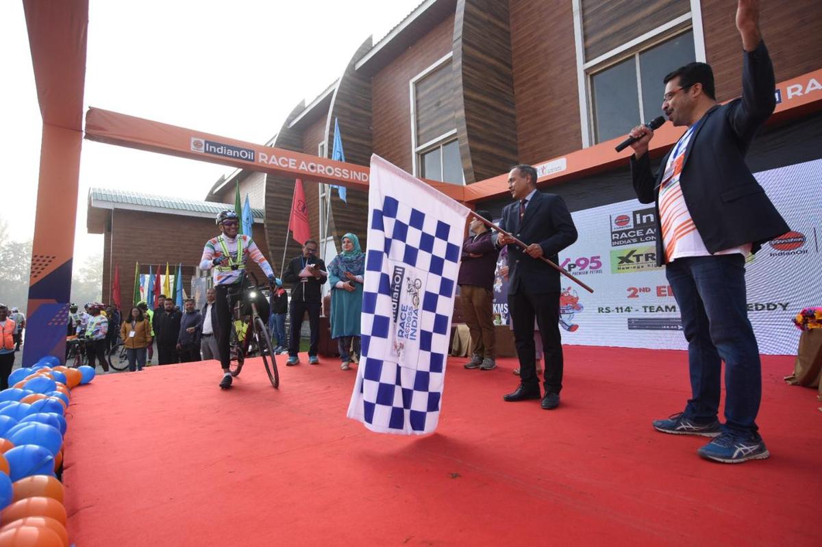 IOCL Head divisional office JnK and Ladakh Anjani Kumar flagging off the 2024 edition of Race Across India.