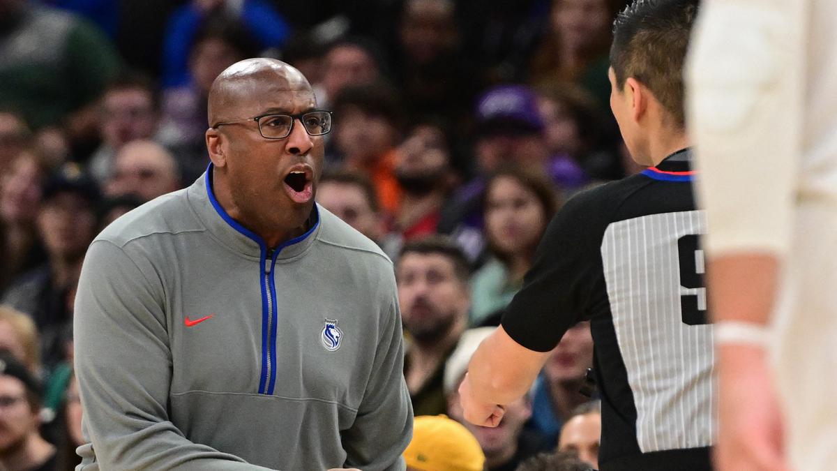 NBA Fines Sacramento Kings Coach Mike Brown $50K After Outburst Against ...