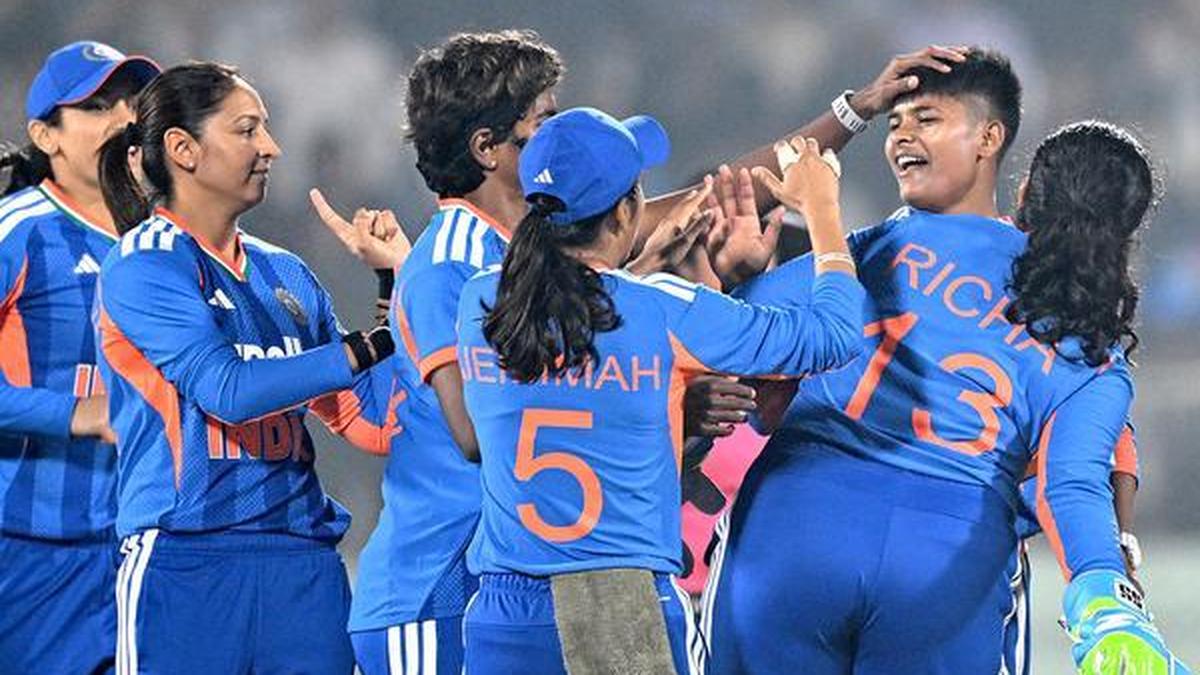 IND-W vs SL-W Live Score, 2nd T20I updates: India gets two quick wickets at death