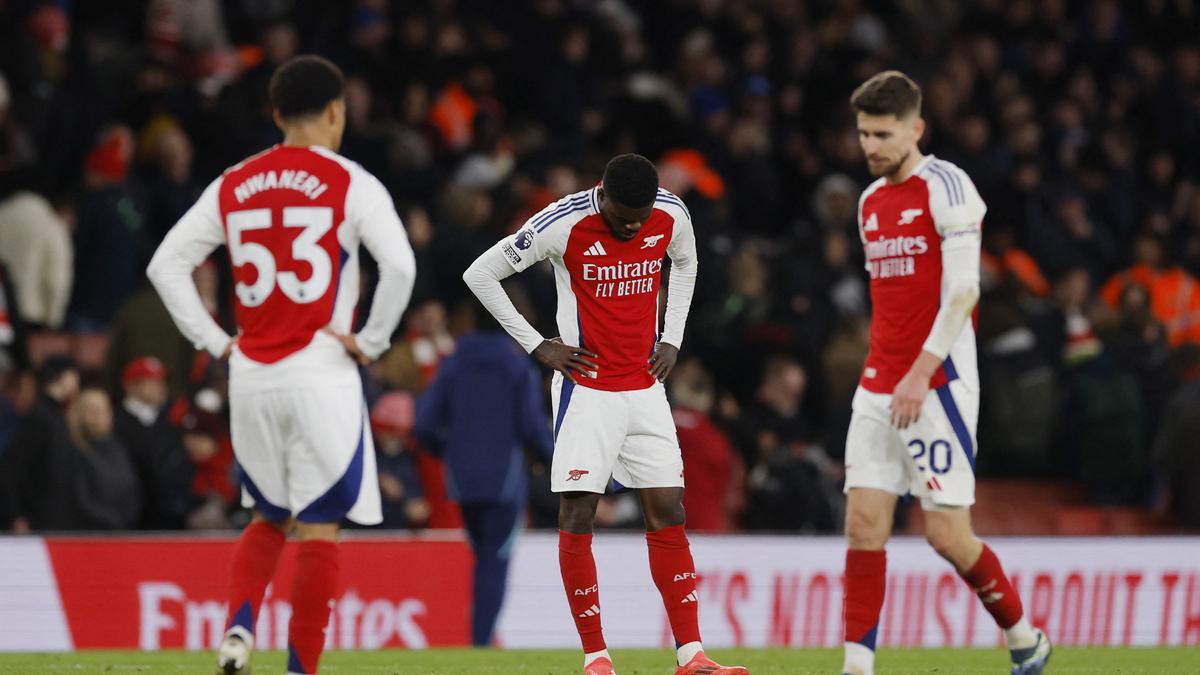 Premier League 2024-25: Arsenal misses chance to close gap to Liverpool after goalless draw at home against Everton