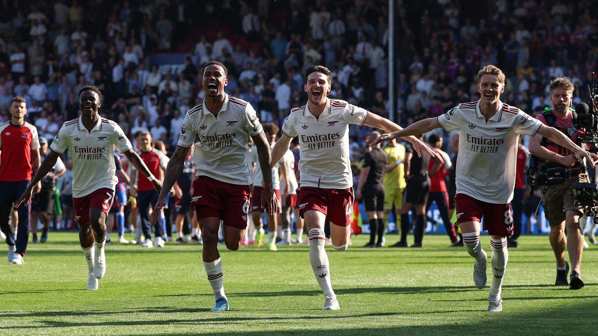 Arsenal, champion, termine la saison de Premier League en beauté avec une victoire à Palace