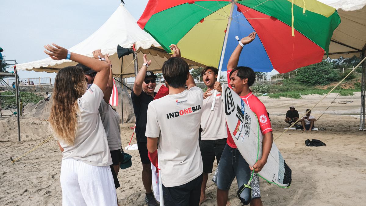A equipe de surf na Indonésia no campeonato asiático de surf em 2025 em Mahabalipuram, Chennai. A equipe de surf na Indonésia no campeonato asiático de surf em 2025 em Mahabalipuram, Chennai.