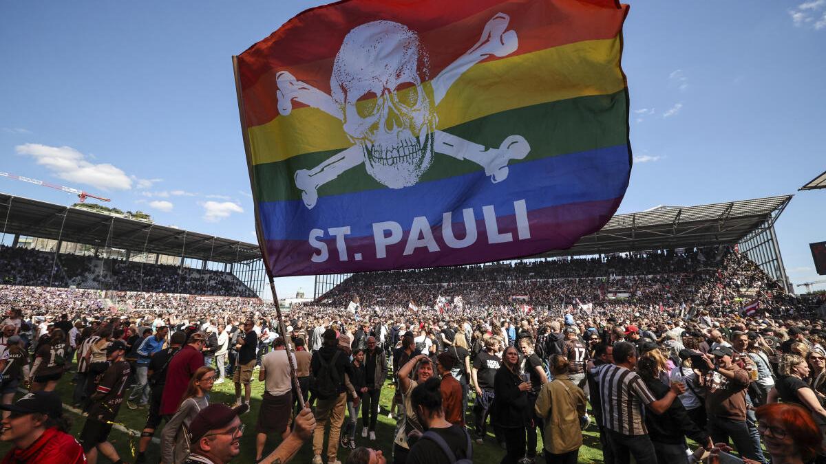 St Pauli wins promotion and returns to the Bundesliga after 13 years