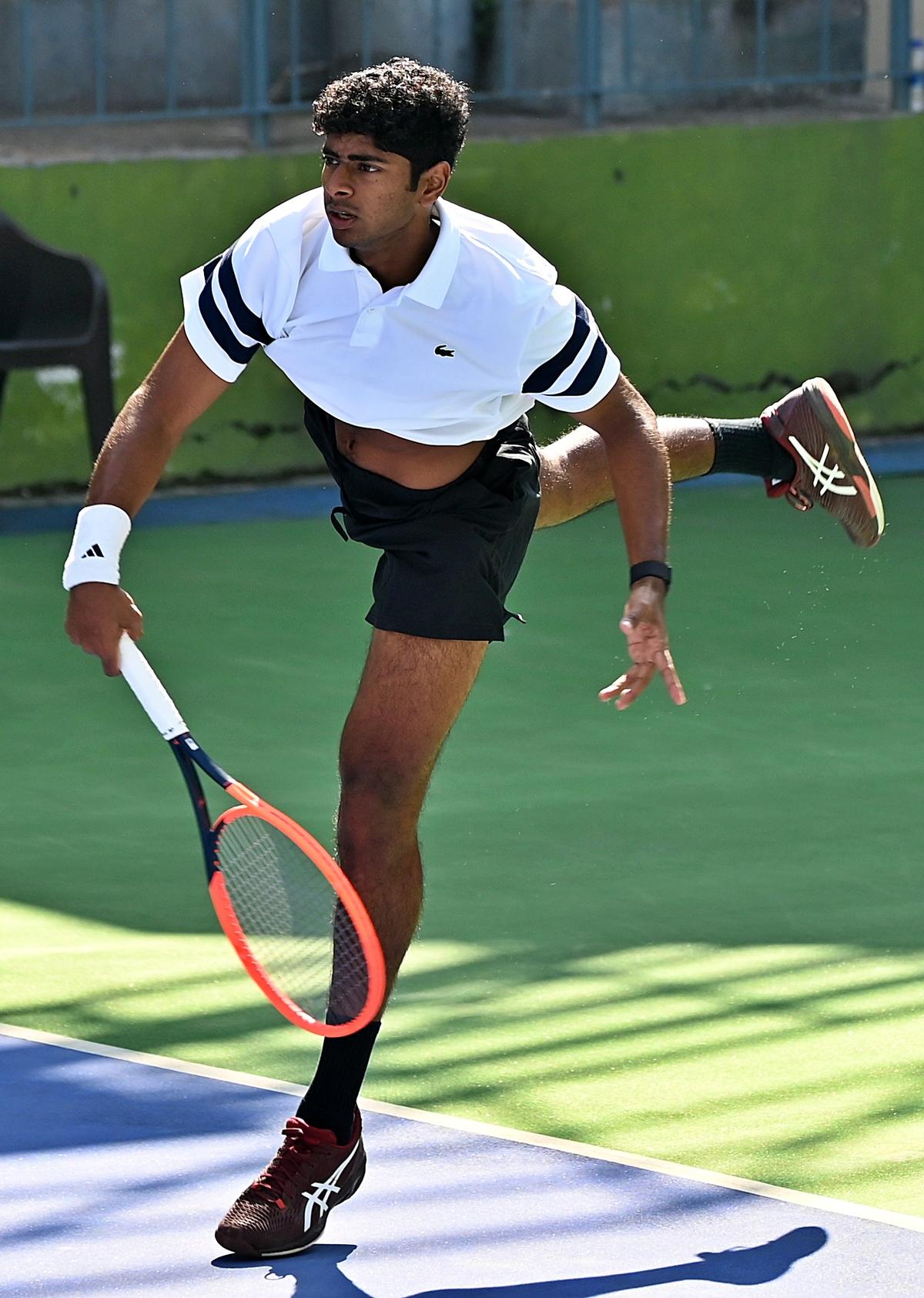 Aryan Shah got off to a strong start in the Challenger tennis tournament in Delhi on Sunday. 