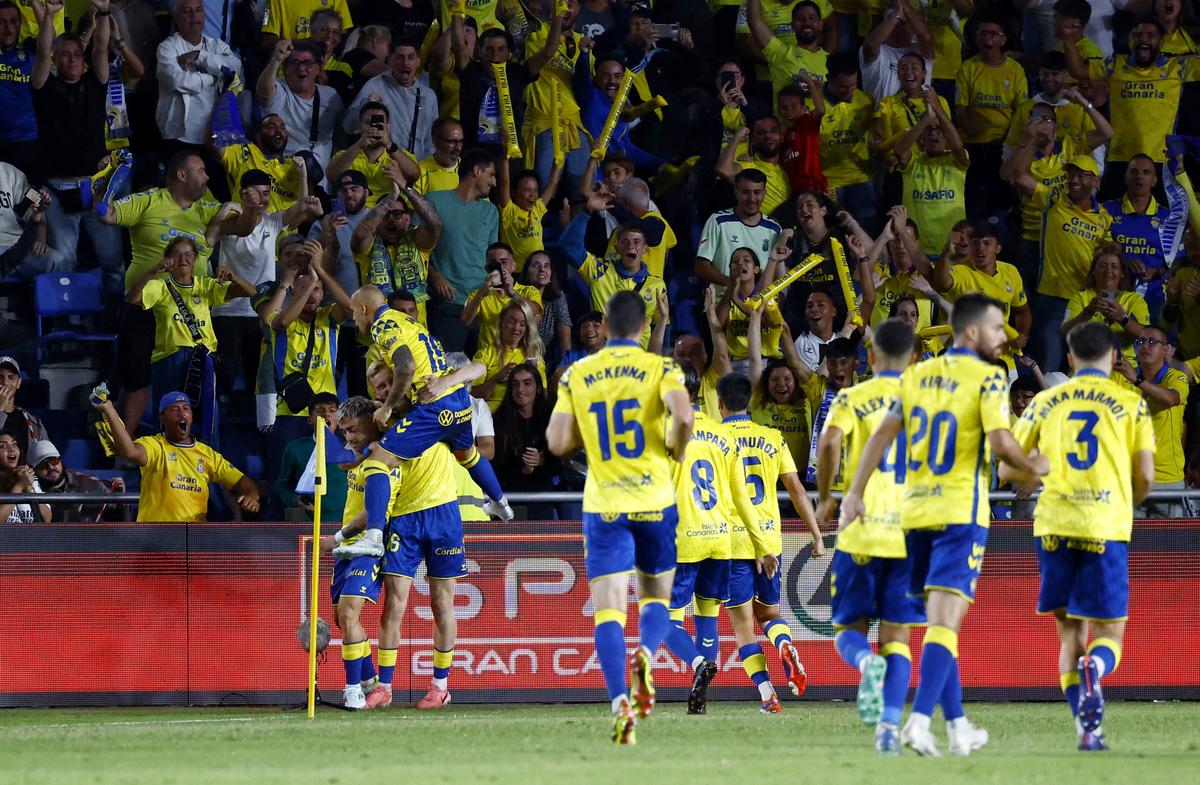 Las Palmas’ Alberto Moleiro celebrates after scoring the opening goal vs Real Madrid during a La Liga match. 