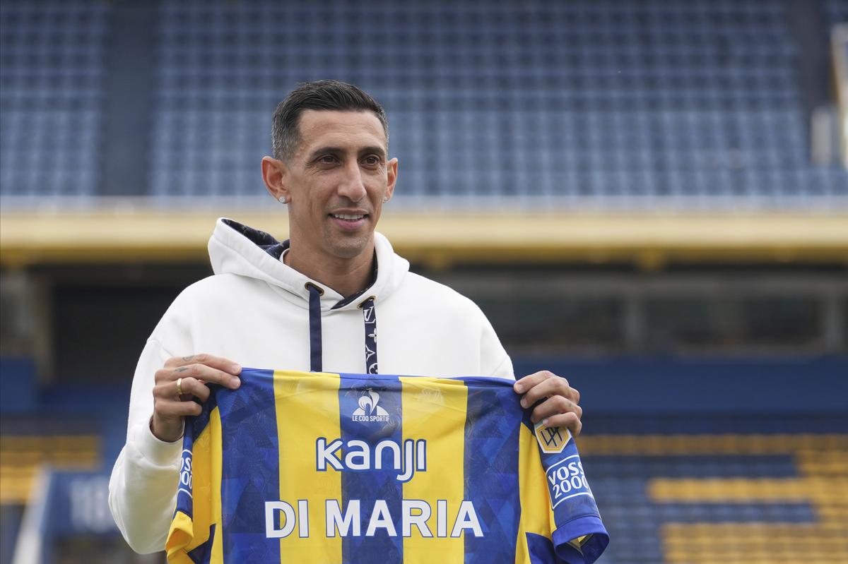 Angel Di Maria mostra sua camiseta T no futebol central de Rosario durante seu evento durante sua apresentação como o novo jogador no clube no estádio Gigante de Arotto em Rosario, Argentina, segunda -feira, 7 de julho de 2025. Angel Di Maria mostra sua camiseta T no futebol central de Rosario durante seu evento durante sua apresentação como o novo jogador no clube no estádio Gigante de Arotto em Rosario, Argentina, segunda -feira, 7 de julho de 2025.
