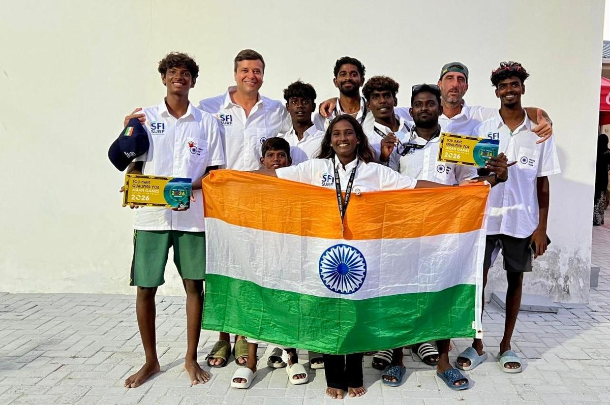 A Índia fez uma história de surf ao ganhar prata no Campeonato Asiático de Surfing, realizado nas Maldivas em 2024. A Índia fez uma história de surf ao ganhar prata no Campeonato Asiático de Surfing, realizado nas Maldivas em 2024.