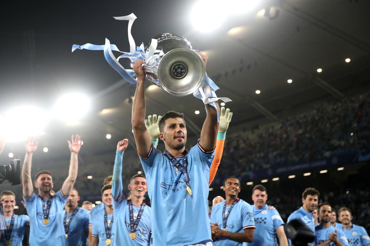 Rodri of Manchester City celebrates with the UEFA Champions League trophy after the team’s victory in the UEFA Champions League 2022/23 final.