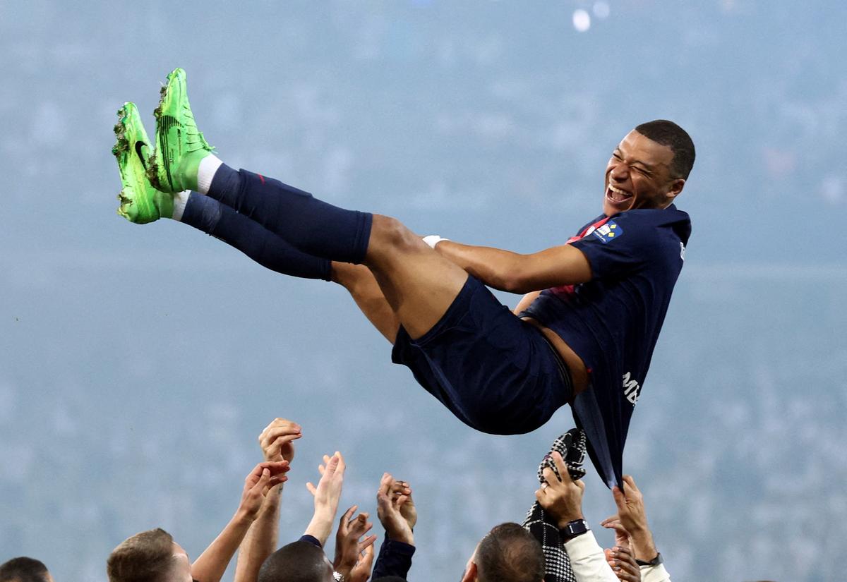 PSG staff and teammates lifted Mbappé and threw him in the air.