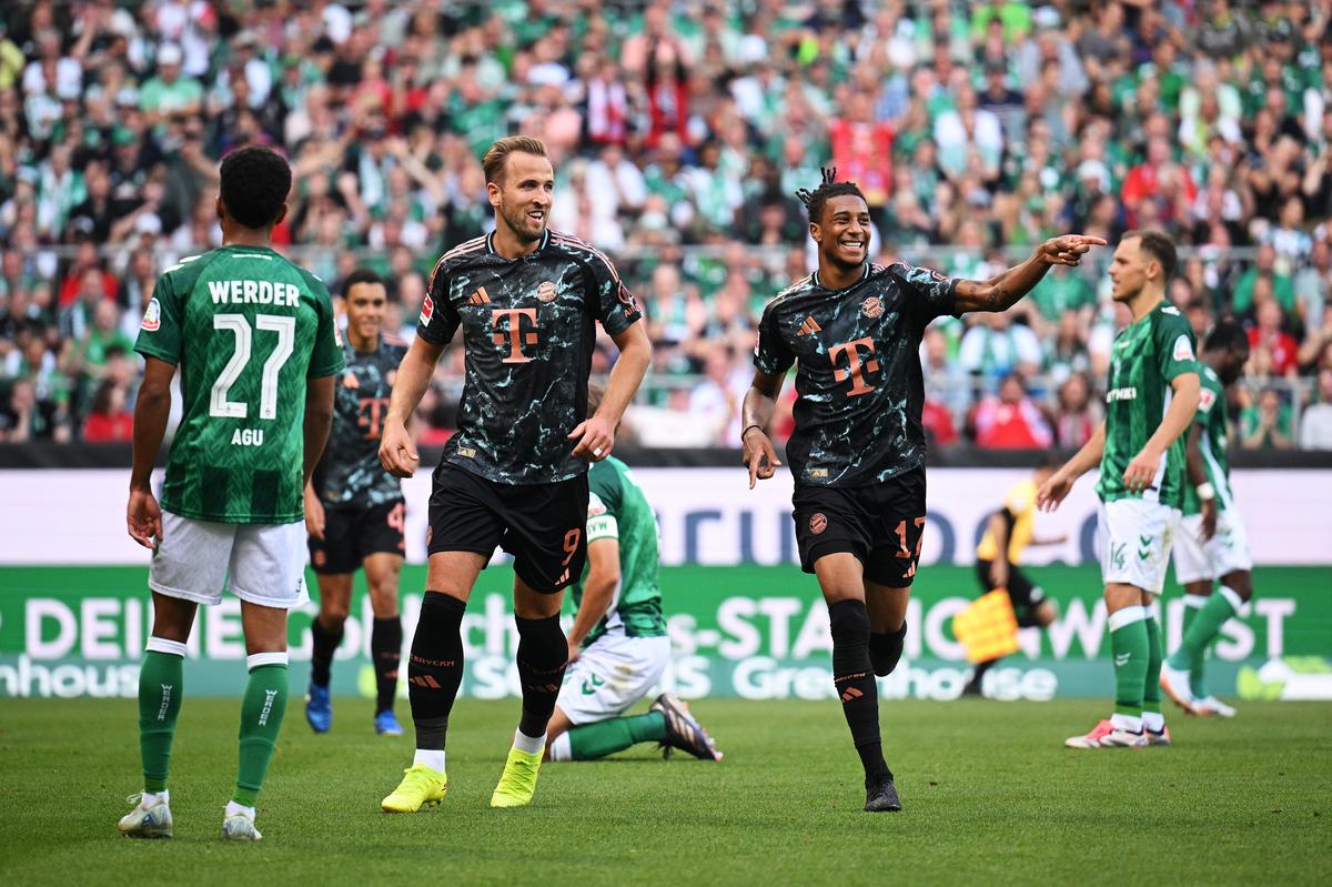 Más goles: el Bayern de Múnich goleó al Werder Bremen por 5-0, con Michael Olisse (derecha) anotando un doblete y Jamal Musiala, Harry Kane (izquierda) y Serge Gnabry contribuyendo al marcador.