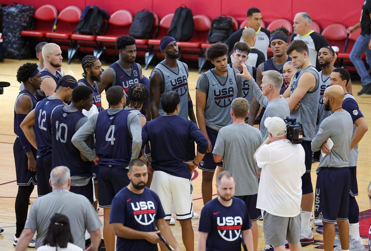 Head coach Steve Kerr of the 2023 USA Basketball Men’s National Team talks to players at a practice session during the team’s training camp at the Mendenhall Center at UNLV as the team gets ready for the FIBA Men’s Basketball World Cup