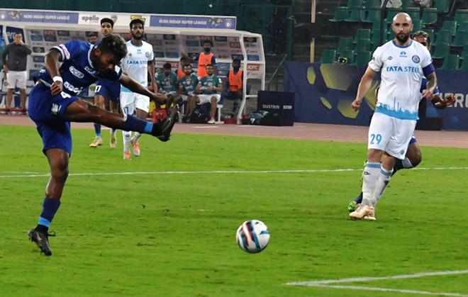 Vincy Barretto of Chennaiyin FC scoring a goal against Jamshedpur FC. 