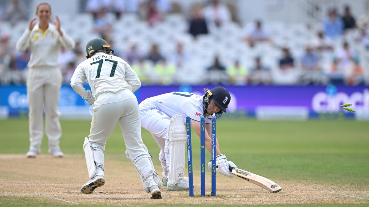 Consolation 69-run win for England in final Women's Ashes ODI