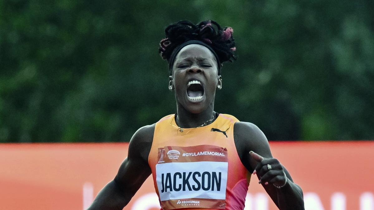 Paris 2024: World 200m champion Shericka Jackson suffers apparent injury in race with Olympics on horizon