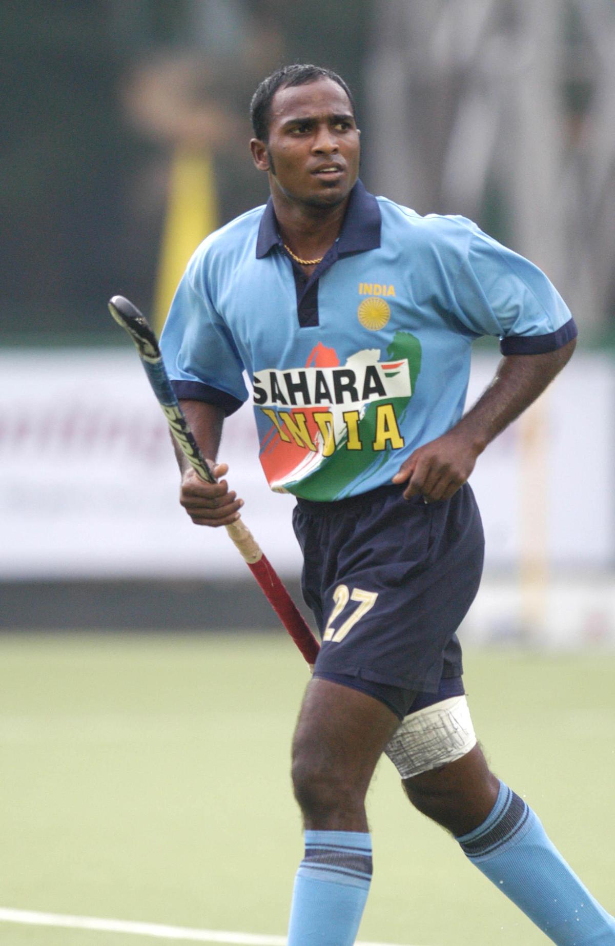 Nesta foto, Vikram Pillay, atualmente o único técnico indiano na Liga Masculina de Hóquei da Índia, pode ser visto jogando pelo país no Troféu dos Campeões de seis nações em 2005.