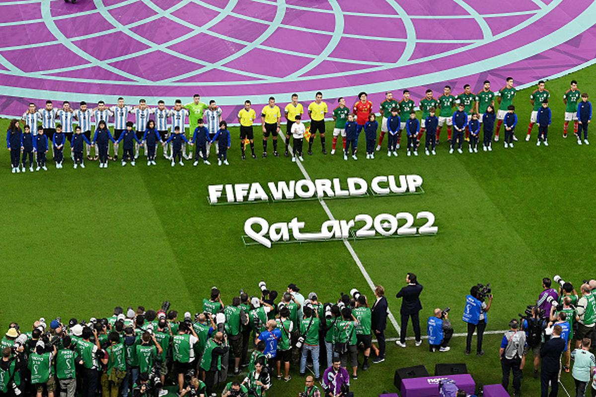 Iker Casillas of Real Madrid with the Official FIFA Champions Badge News  Photo - Getty Images