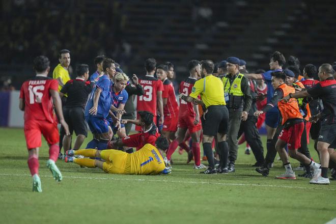 Thailand’s team clash with Indonesian players during the men’s final football match at the 32nd Southeast Asian Games in Phnom Penh.