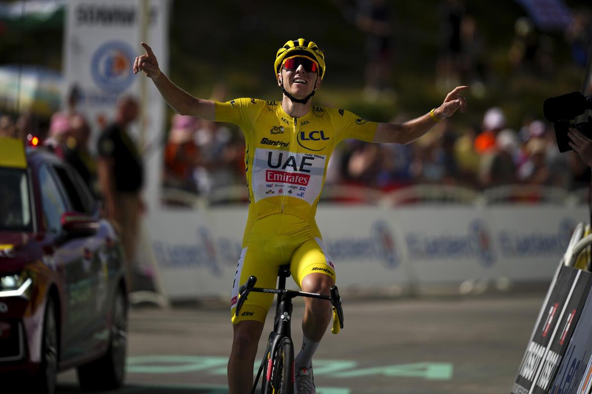 Tadej Pogacar conquiert la montée torride des Pyrénées et remporte la 15e étape du Tour de France