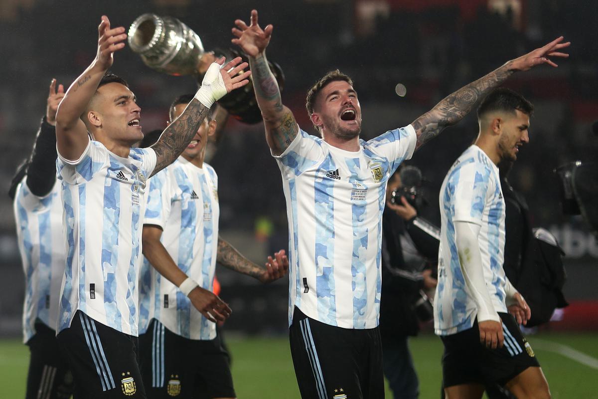 Rodrigo De Paul and Lautaro Martinez of Argentina celebrate after a match between Argentina and Bolivia as part of South American Qualifiers for Qatar 2022 at Estadio Monumental Antonio Vespucio Liberti on September 09, 2021 in Buenos Aires, Argentina. 