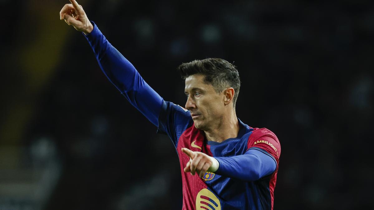 Copa del Rey: Lewandowski brace helps Barcelona cruise past Barbastro into round of 16