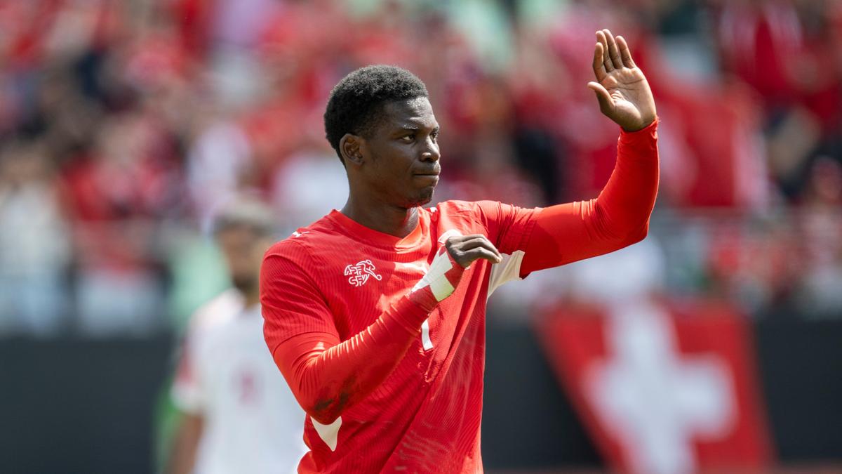 L’attaquant suisse Embolo s’est rendu à l’ambassade américaine pour demander un visa de dernière minute pour la Coupe du monde après s’être vu refuser le voyage.