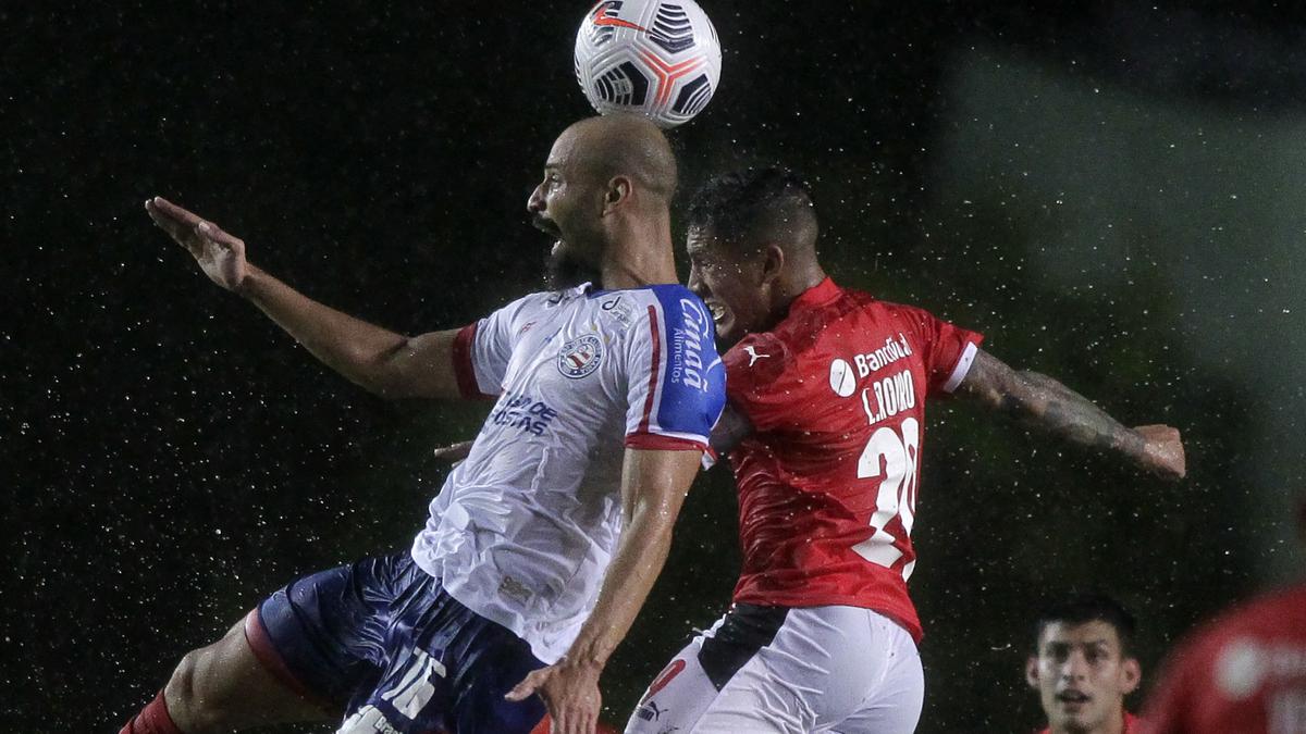 Copa Sudamericana match played despite 11 virus cases