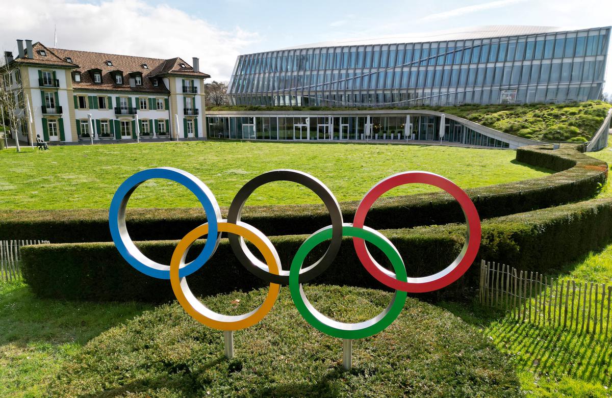 Российские и белорусские спортсмены не примут участие в церемонии открытия Олимпиады-2024 в Париже (МОК)