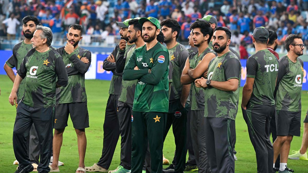 IND vs PAK: Pakistan players booed during presentation ceremony after Asia Cup 2025 Final