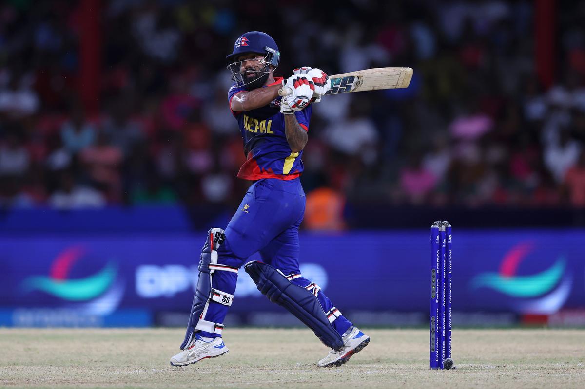 Dipendra Singh Airee ha hecho enormes contribuciones con el bate y la pelota para Nepal.