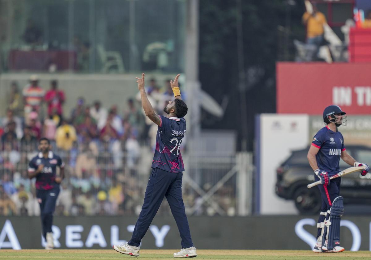 O marcapasso médio Shubham Ranjane induziu um chute errado do meio centurião Louren Steenkamp para aprofundar os problemas da Namíbia.