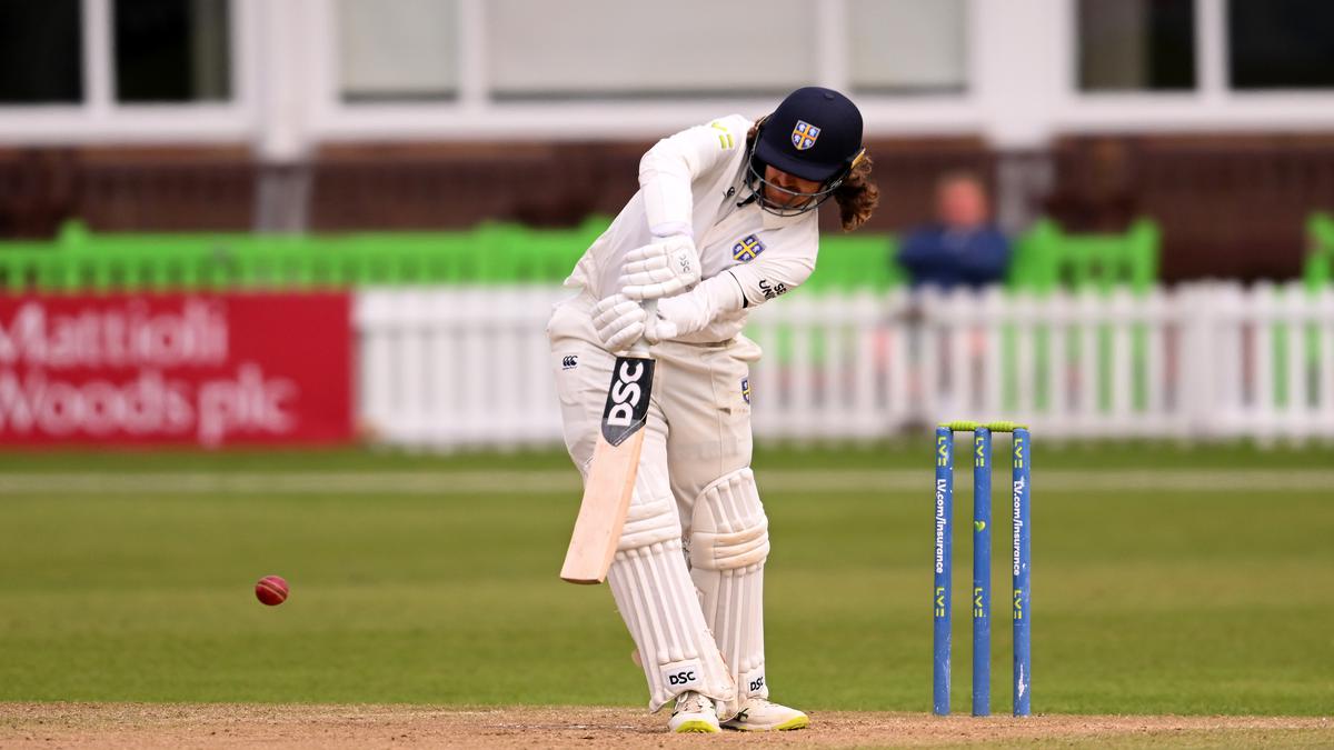 Durham hit with 10-point penalty for Maddinson’s oversized bat