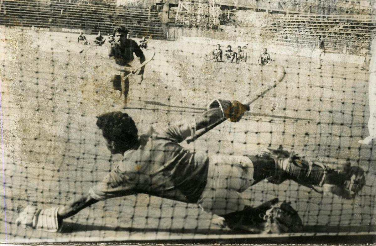 Manuel Fredericks in action during the Bombay Gold Cup tournament in 1979. Manuel Fredericks in action during the Bombay Gold Cup tournament in 1979.