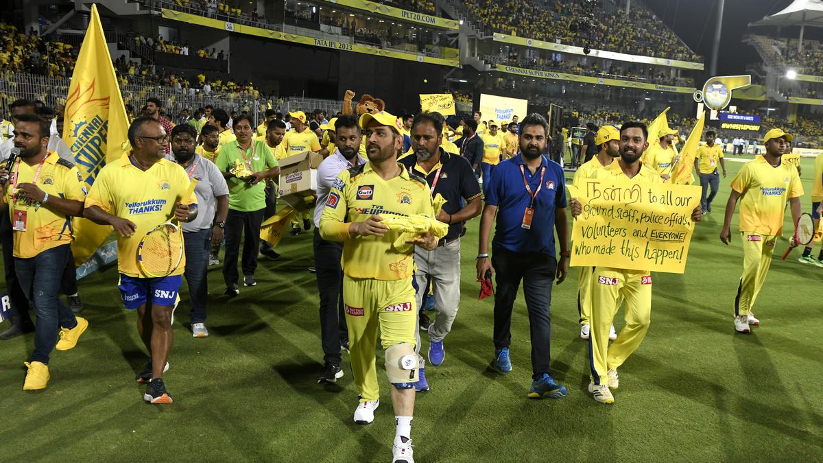 MS Dhoni will take medical advice for knee injury and decide: CSK CEO Viswanathan