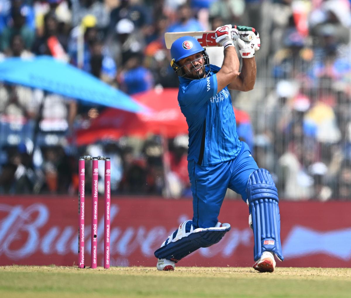 Gulbadin Nabi marcou 63 em 35 bolas para permitir que o Afeganistão se recuperasse de um início lento.