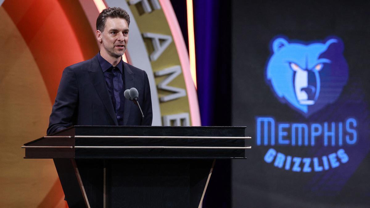 WATCH - Pau Gasol remembers Kobe Bryant during Basketball Hall of Fame enshrinement: I wouldn’t be here without you, brother