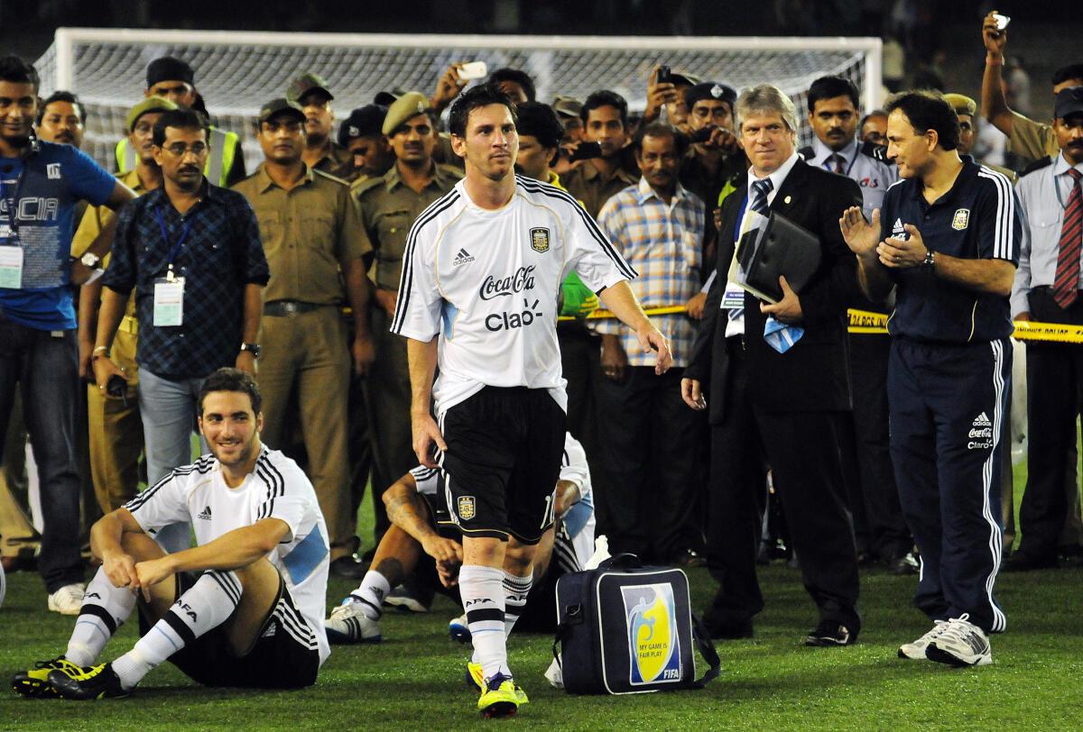 Arquivo | Messi depois que a Argentina derrotou a Venezuela por 1 a 0 em um amistoso realizado no Yuva Bharati Krirangan, em Calcutá, em 2011. Arquivo | Messi depois que a Argentina derrotou a Venezuela por 1 a 0 em um amistoso realizado no Yuva Bharati Krirangan, em Calcutá, em 2011.