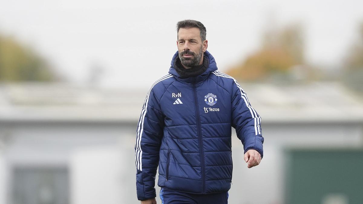 Van Nistelrooy says he hasn’t spoken yet with new Man Utd boss Amorim