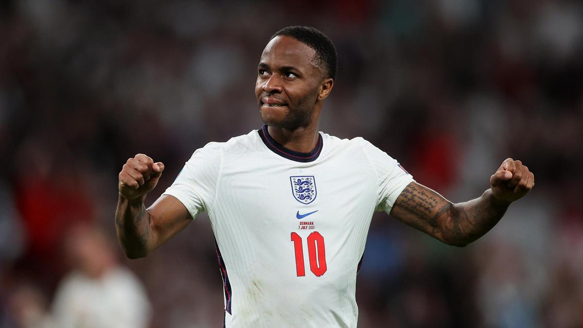 L’ancienne star anglaise Raheem Sterling a été arrêtée pour conduite avec drogue.