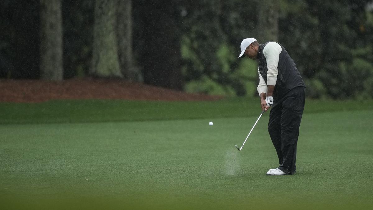 Tiger Woods survives tough end to make Masters lower