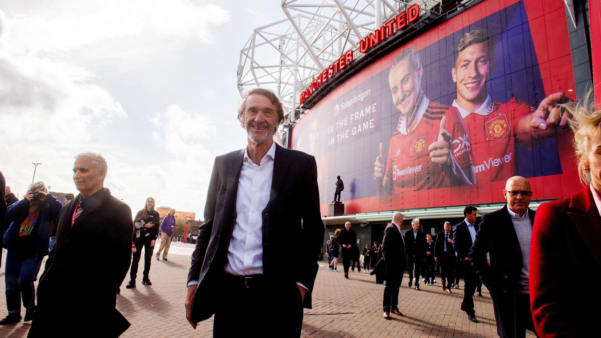 Britain billionaire Jim Ratcliffe jets in for Manchester United buyout talks