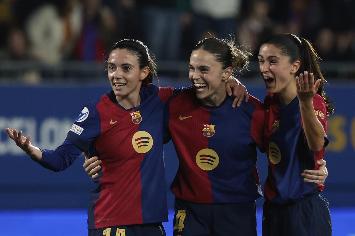 Maria Leon (centrum) oslavuje po strelení gólu počas štvrťfinále Ligy majstrov žien proti VFL Wolfsburgu.