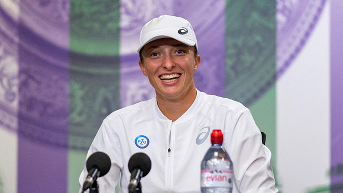 Chasing Wimbledon glory, Swiatek says “I believe best players can play on all surfaces”