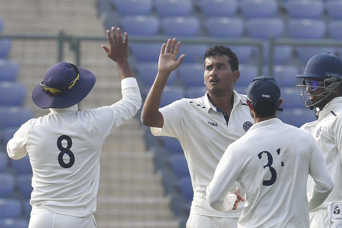 FILE PHOTO: Uttarakhand’s progress, though, hit a roadblock in the second session as Jharkhand bowlers claimed three wickets, including those of Sudha and Chandela. Sudha was trapped in front by Manishi (seen celebrating with No. 8).