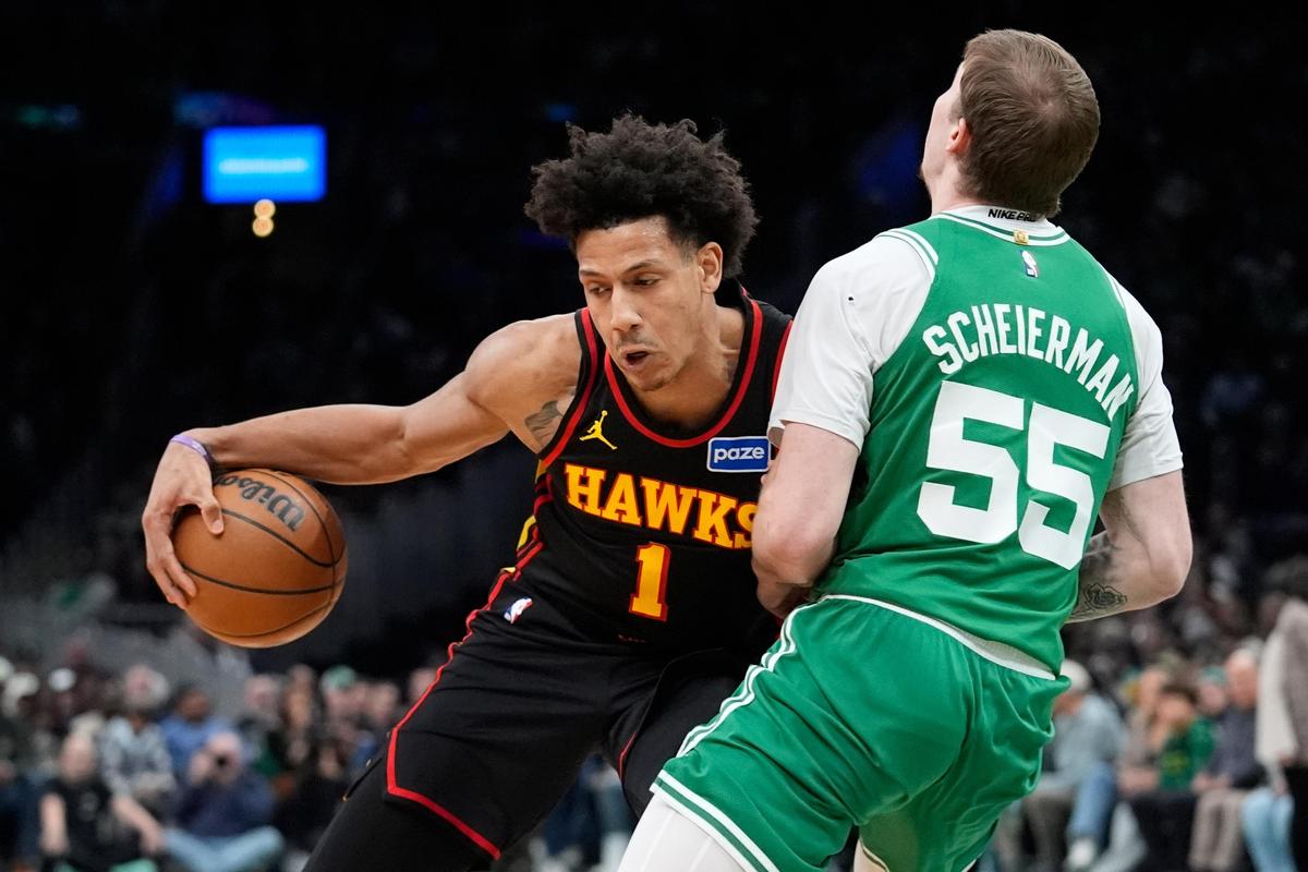 O atacante do Atlanta Hawks, Jalen Johnson (1), marcou 19 pontos e ajudou seu time a estender sua sequência de vitórias para quatro jogos. O atacante do Atlanta Hawks, Jalen Johnson (1), marcou 19 pontos e ajudou seu time a estender sua sequência de vitórias para quatro jogos.