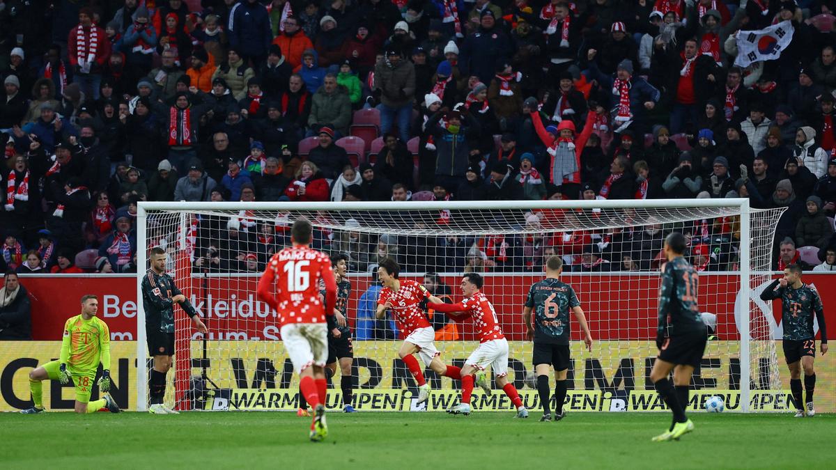 Bundesliga 2024-25: Mainz shocks Bayern Munich 2-1 to end unbeaten streak; Leverkusen climbs into second spot after win against Augsburg