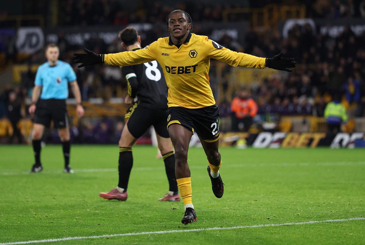 Wolves vyrovnali tesne pred prestávkou, keď Bellegarde vystrelil domov po tom, čo sa mu do cesty odrazila strela Davida Mollera Wolfeho.