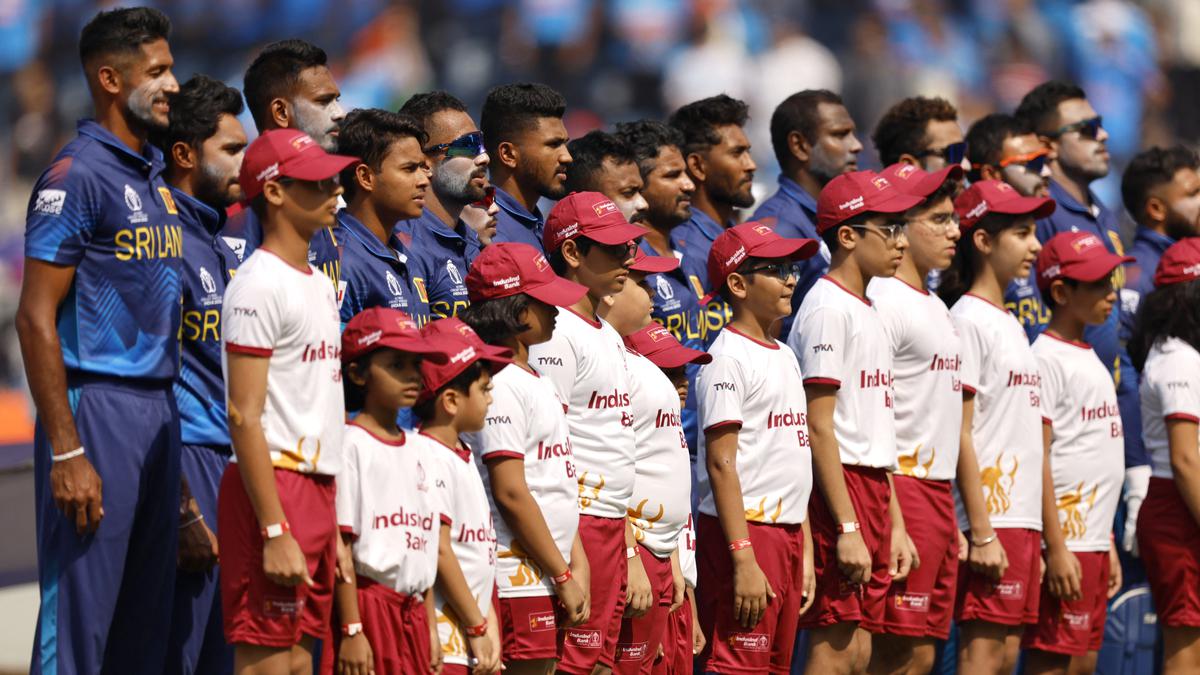 Why are Sri Lankan players wearing black armbands?