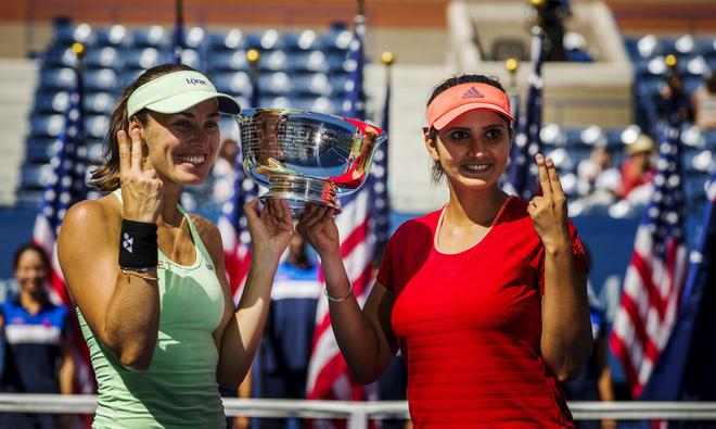 Sania Mirza of India (right) and Martina Hingis of Switzerland celebrate after winning the 2015 US Open women’s doubles title in New York on September 13, 2015.