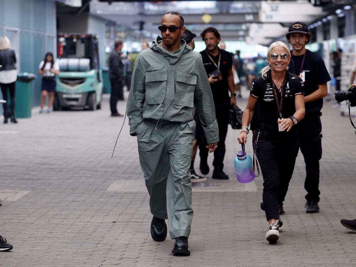Fórmula 1: Lewis Hamilton prometeu ajudar a Mercedes a acabar com a crise