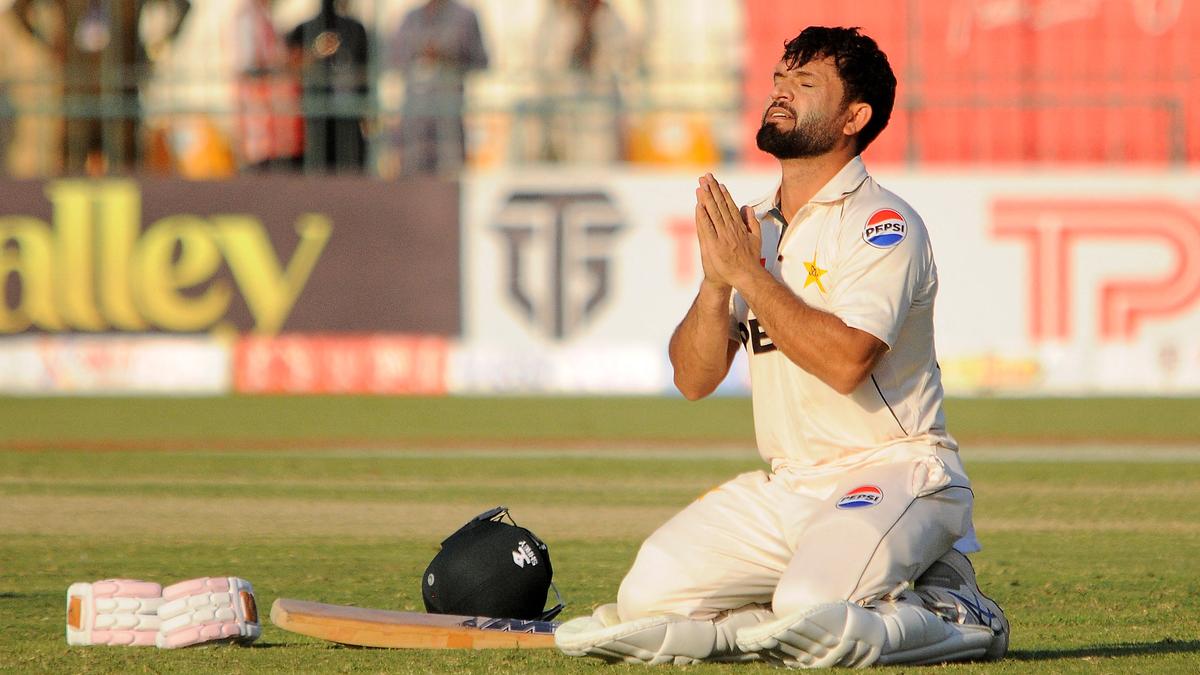 PAK vs ENG, 2nd Test Day 2 LIVE Score: Jamal, Noman take Pakistan past 350